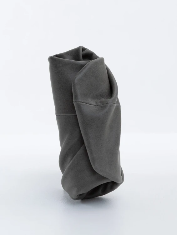 Кожаная ключница серая