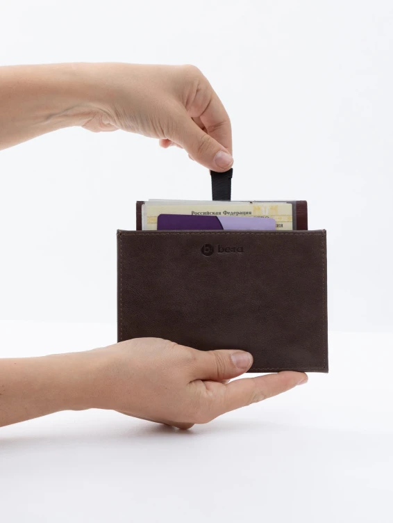 Кожаная обложка-карман для паспорта коричневая