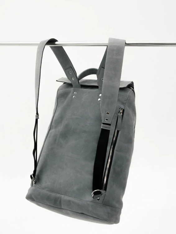 Рюкзак кожаный со скрытой застежкой серый с винтажным эффектом