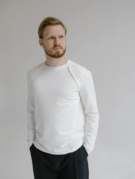 Футболка с длинным рукавом белая