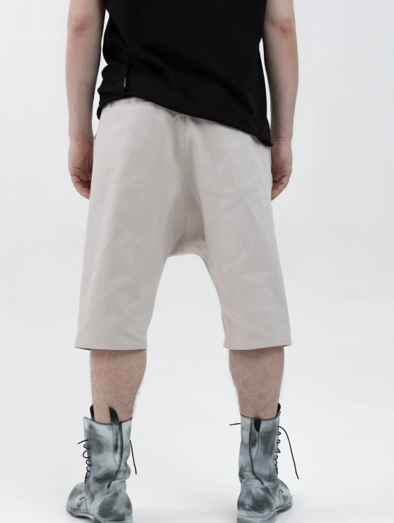 Шорты со складкой светлые