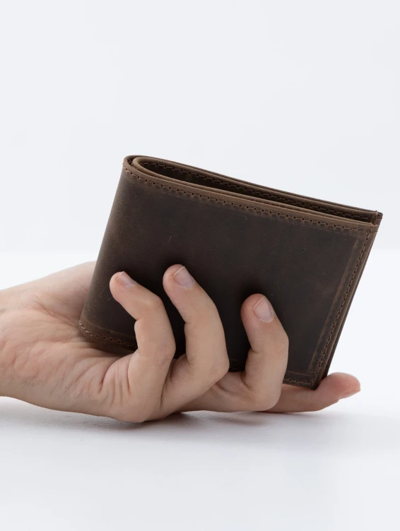 Тонкий кожаный кошелек коричневый с винтажным эффектом