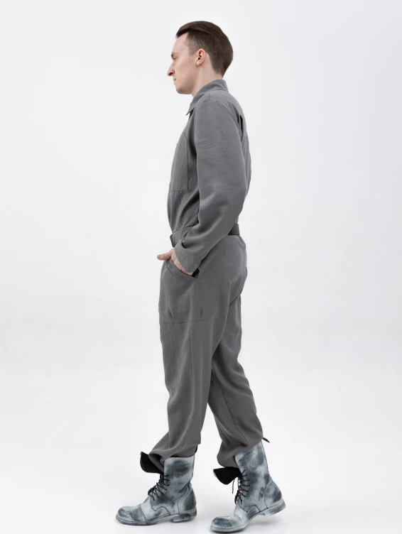 Легкий серый комбинезон на молнии