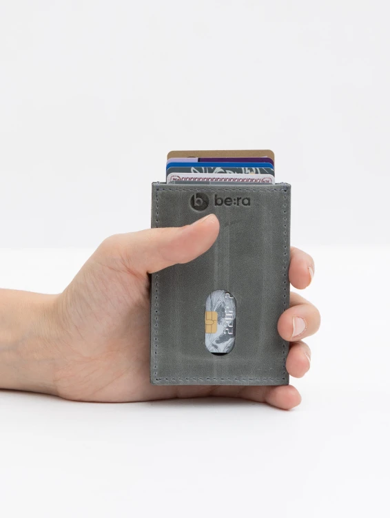 Кожаный кардхолдер серый с винтажным эффектом