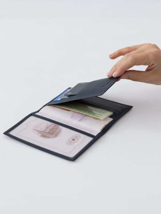 Кожаная обложка для паспорта синяя