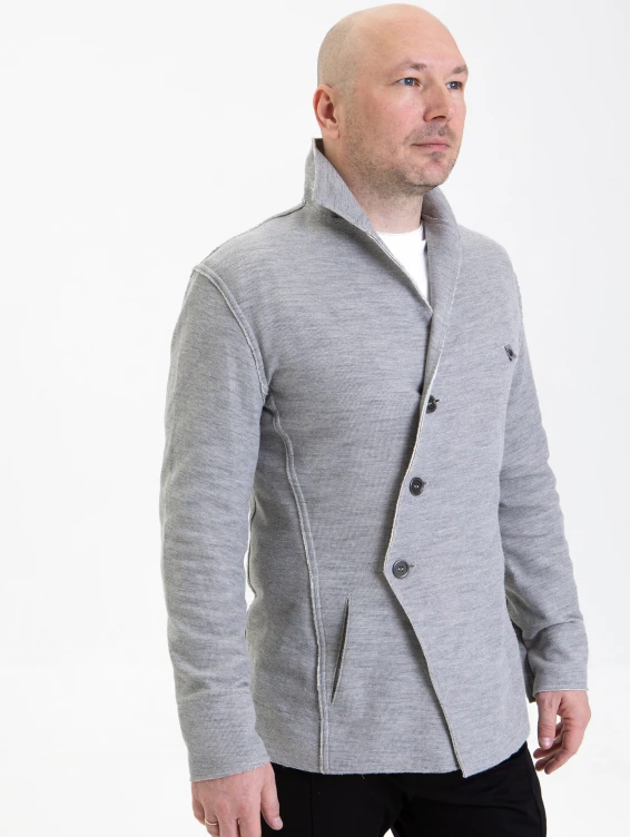 Серый трикотажный жакет на пуговицах