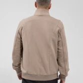 Бомбер на молнии серо-бежевого цвета, вид сзади