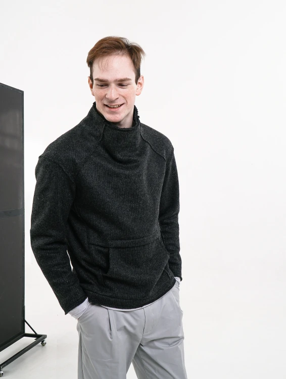 Шерстяной темно-серый свитер-свитшот