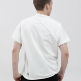 Асимметричная футболка с подвернутыми рукавами белая, вид сзади