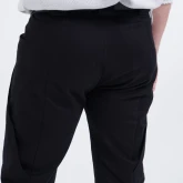 Брюки хлопковые черные, крупный план сзади