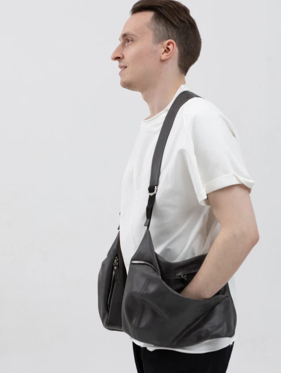 Кожаный жилет темно-серый