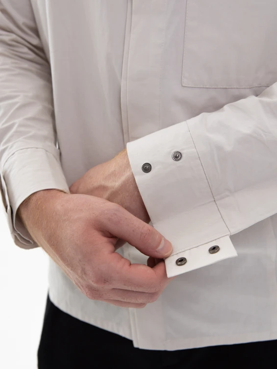 Хлопковая светлая рубашка на кнопках