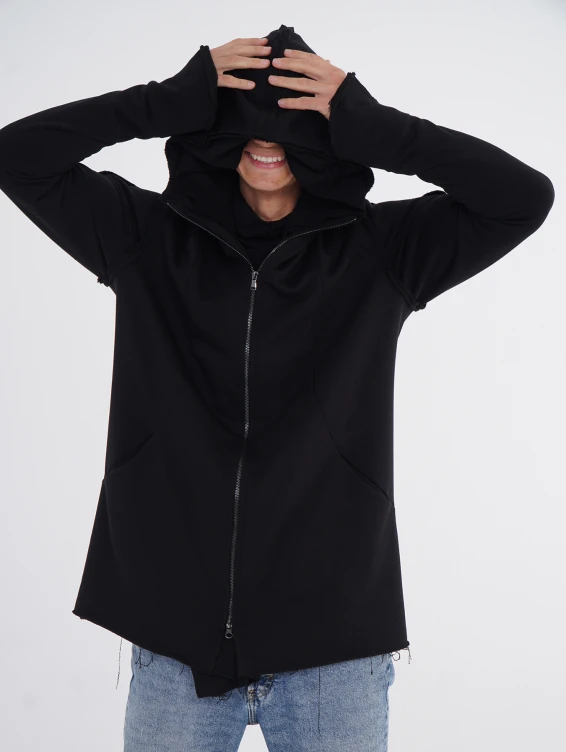 Черная кофта на молнии с капюшоном