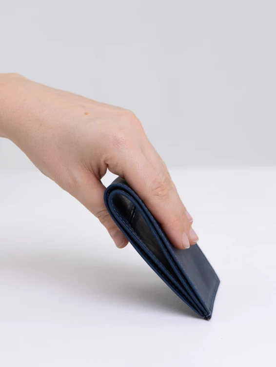 Тонкий кожаный кошелек синий с винтажным эффектом