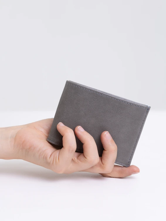Тонкий кожаный кошелек серый