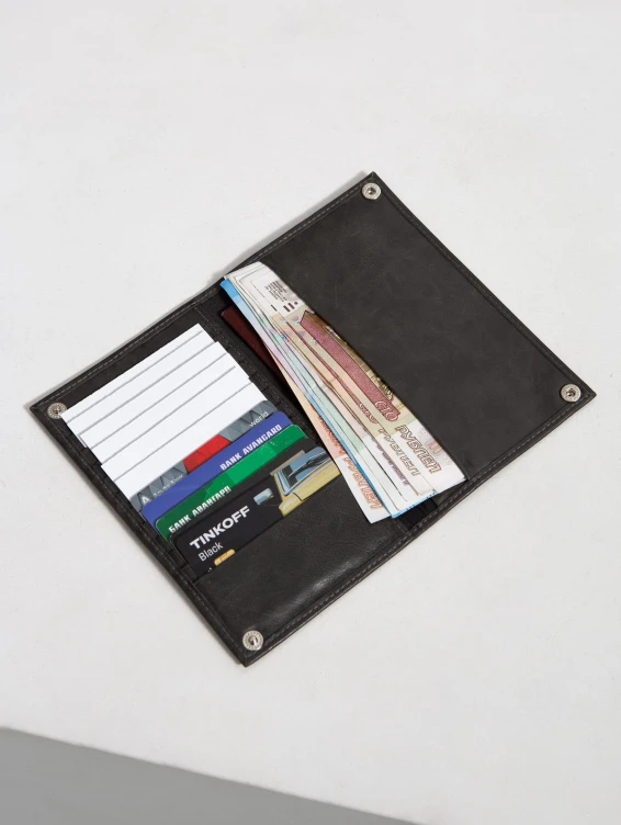 Кожаное портмоне на кнопке