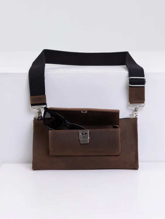 Кожаная сумка с очечником коричневая с винтажным эффектом