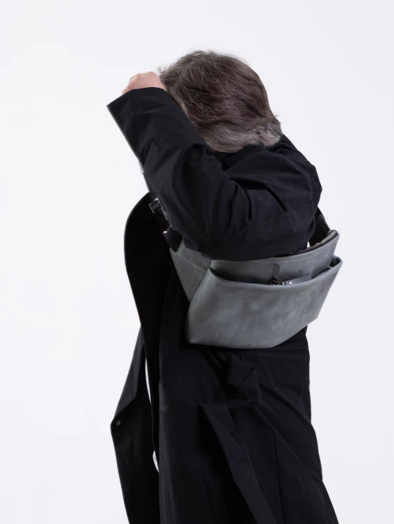 Поясная прямоугольная сумка серая с винтажным эффектом