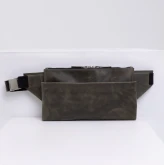 Поясная прямоугольная сумка зеленая с винтажным эффектом