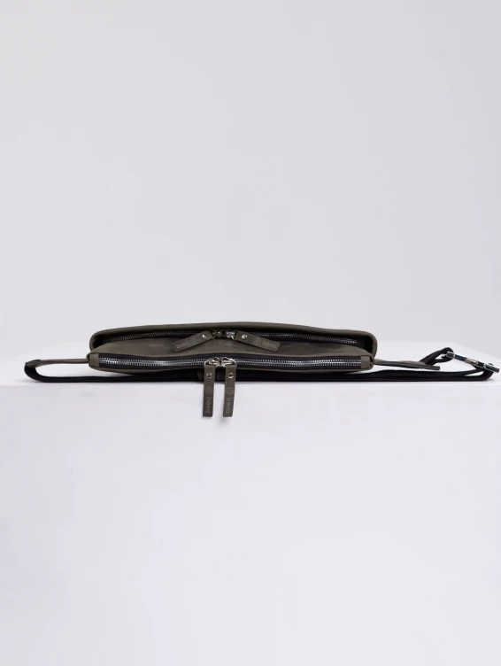 Поясная прямоугольная сумка зеленая с винтажным эффектом