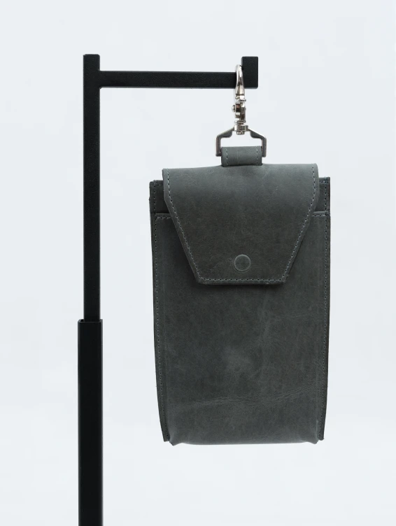 Кожаный подвесной чехол для телефона серый с винтажным эффектом