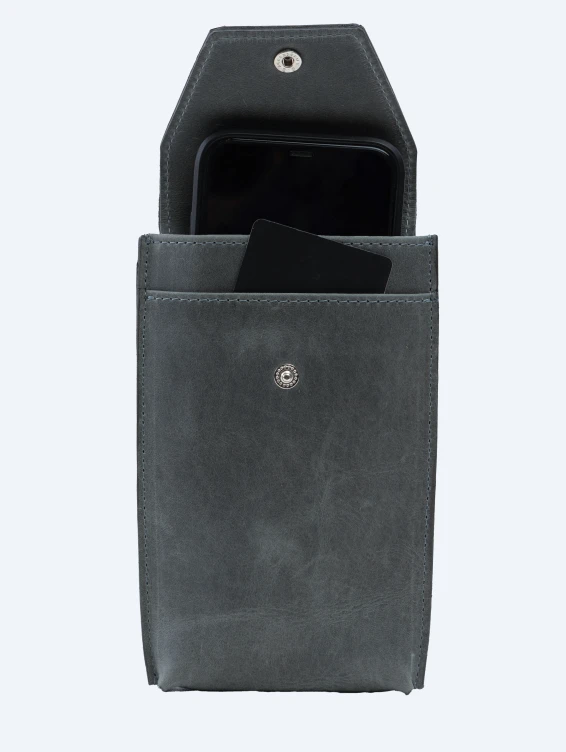 Кожаный подвесной чехол для телефона серый с винтажным эффектом