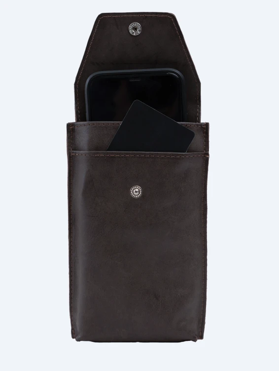 Кожаный подвесной чехол для телефона коричневый