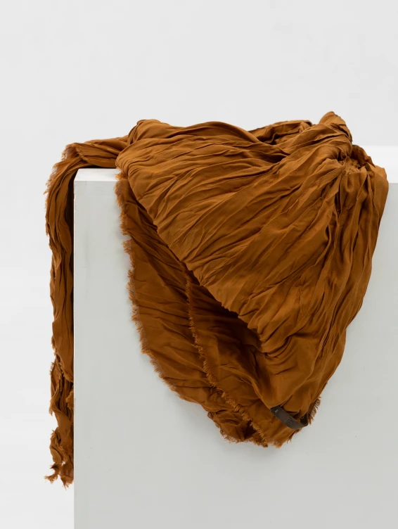 Большой платок на шею горчичный