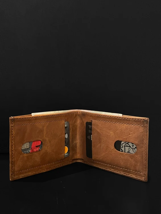 Тонкий кожаный кошелек рыжий с винтажным эффектом