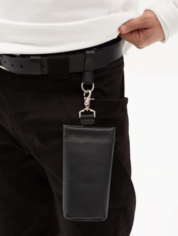 Подвесной кожаный очечник черный