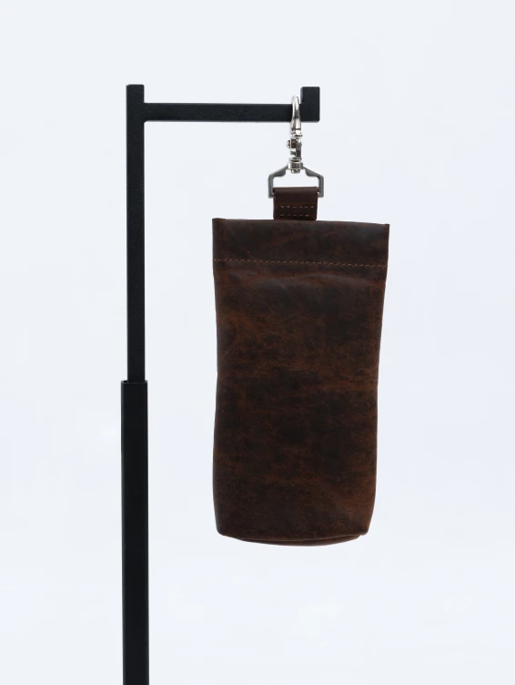 Подвесной кожаный очечник коричневый с винтажным эффектом