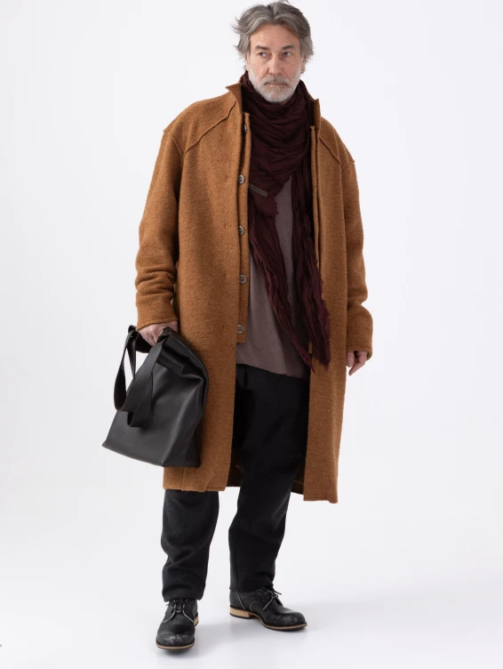 Мягкое шерстяное пальто рыжего цвета