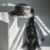 Фетровая шляпа серая