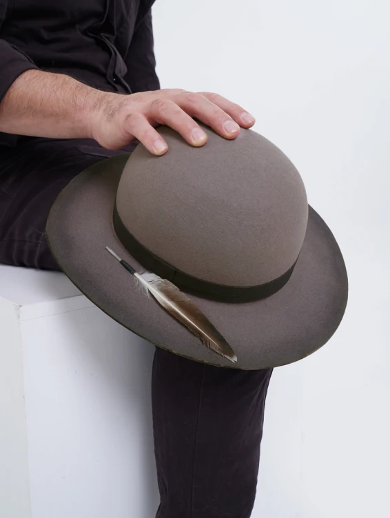 Фетровая шляпа бежевая