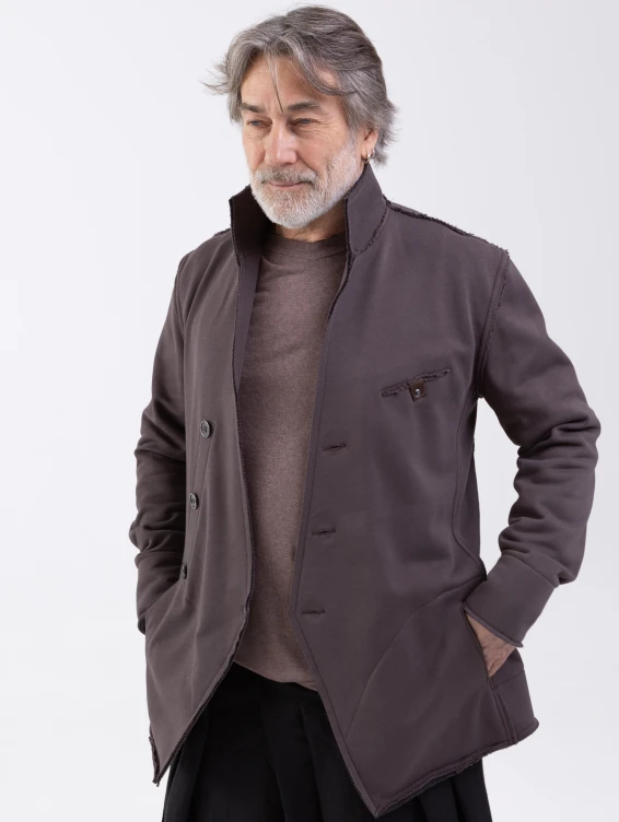 Коричневый трикотажный жакет на пуговицах