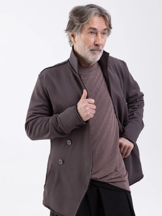 Коричневый трикотажный жакет на пуговицах