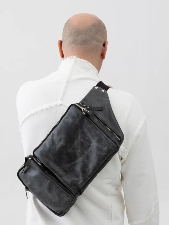 Большая кожаная поясная сумка темно-серого цвета