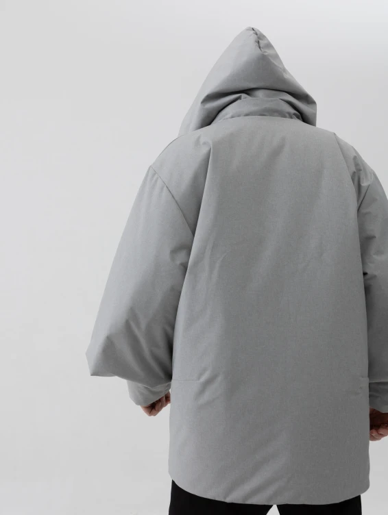 Зимнее пальто с капюшоном cветло-серое