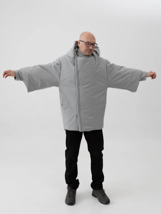 Зимнее пальто с капюшоном cветло-серое