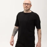 Асимметричная футболка черная