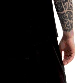 Асимметричная футболка черная, крупный план